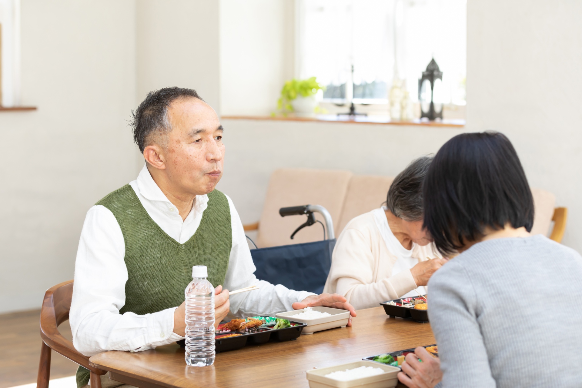 高齢者向け配食サービス | 神奈川県中原区周辺のお弁当なら配食のふれ愛 川崎中原店