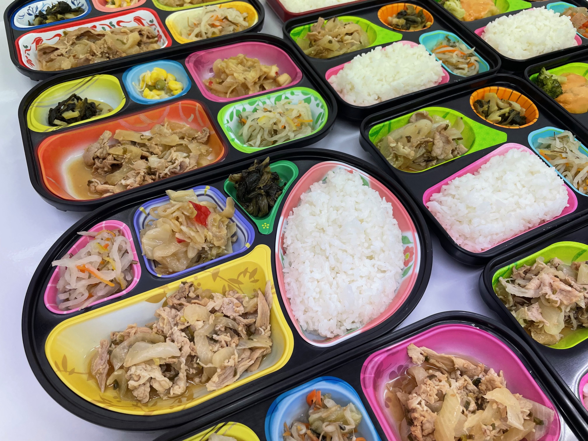 一人暮らしの高齢者を応援！栄養バランスの良いお弁当を毎日配達